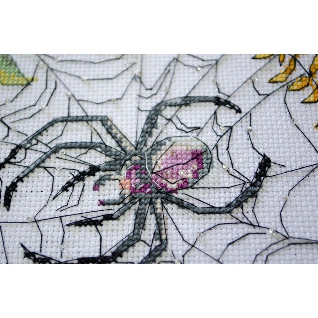 Counted Cross Stitch Kit Spider in the flowers DIY Unprinted canvas