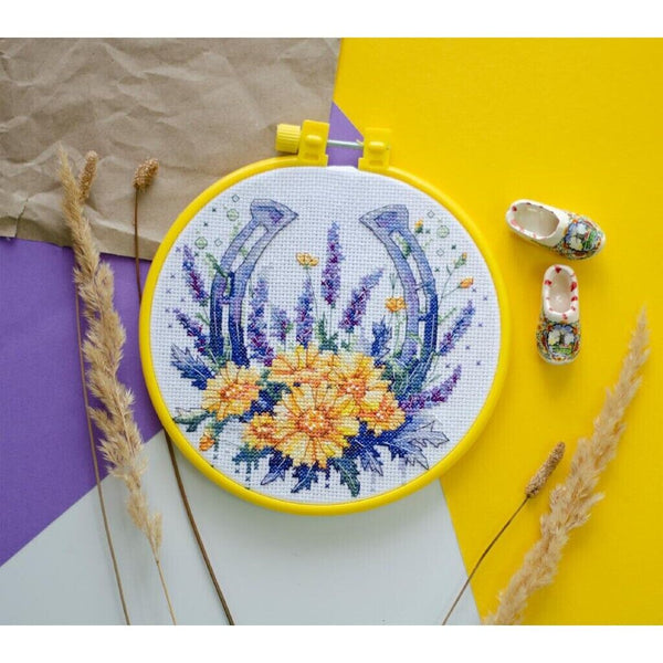 Counted Cross Stitch Kit Floral horseshoe DIY Unprinted canvas