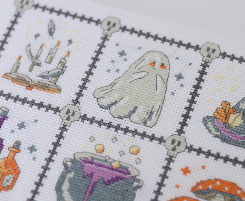 Kreuzstichset „Magische Seiten“ Halloween DIY Abris Art