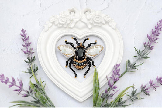 Brooch Bead Embroidery kit Bee BDIY Tela Artis